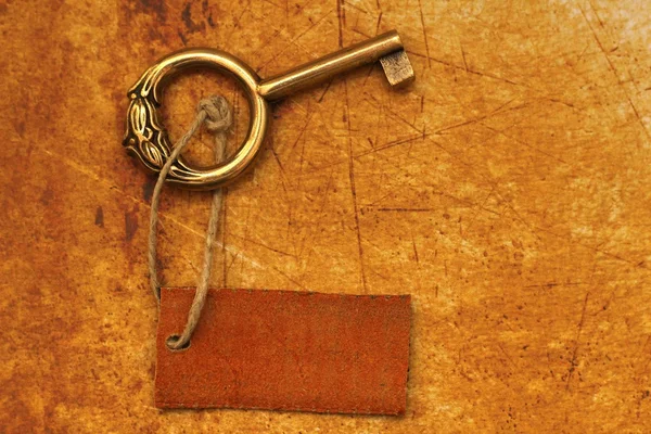 Eski anahtar ve etiket — Stok fotoğraf