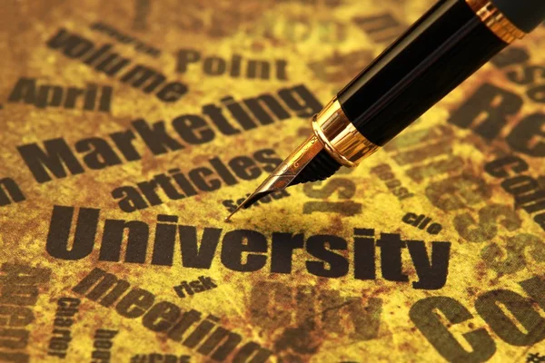 Üniversite metin üzerinde kalem — Stok fotoğraf