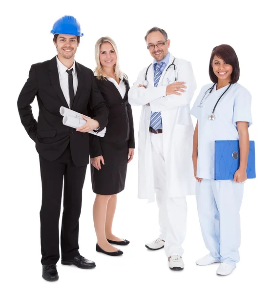 Arbetstagare av olika yrkeskategorier tillsammans på vita — Stockfoto