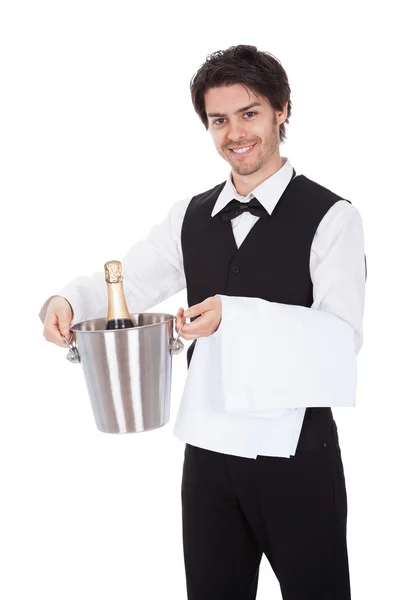 Retrato de um mordomo com garrafa de champanhe — Fotografia de Stock