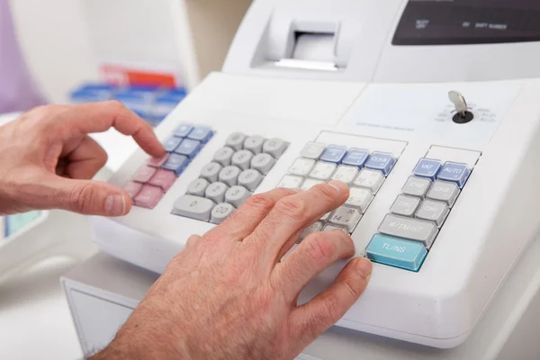 Sales person entering amount on cash register — Stock Photo, Image