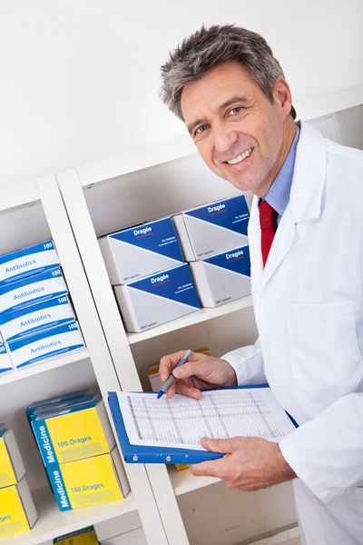 Pharmacist checking drugs — Stock Photo, Image