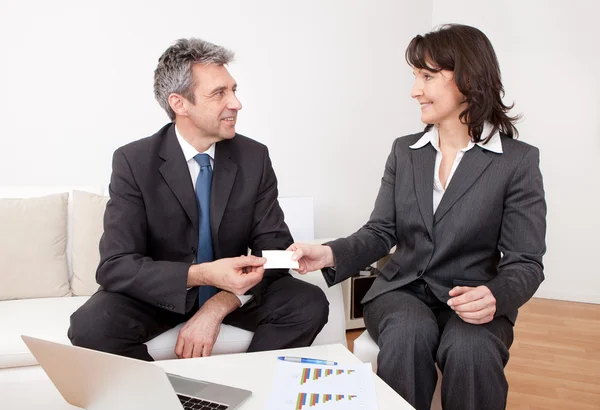 Two business exchanging visiting card — Stock Photo, Image
