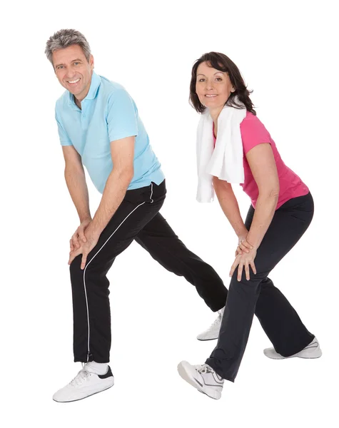 Actief ouder paar doen fitness — Stockfoto