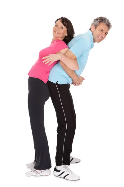 Ativo casal maduro fazendo fitness — Fotografia de Stock