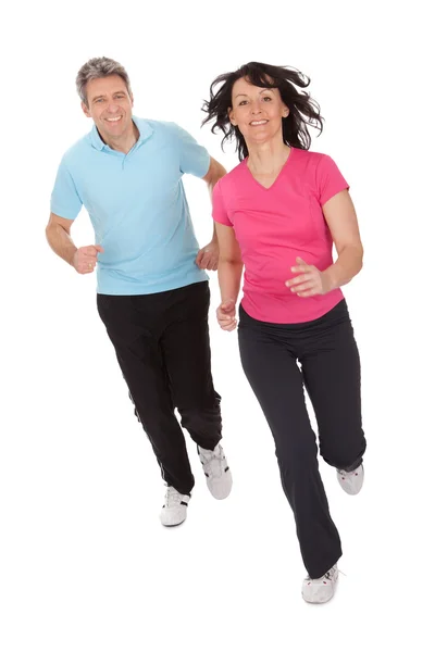 Maturo fitness coppia in esecuzione — Foto Stock