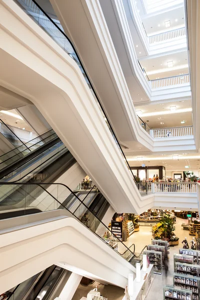Multilevel shopping center — Stock Photo, Image