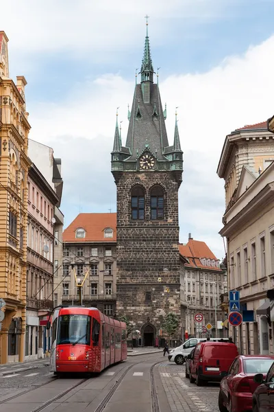 Czerwony tramwaj w Pradze, Republika Czeska,,, — Zdjęcie stockowe