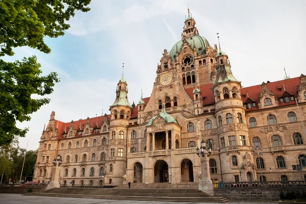 Neues Rathaus (New Town hall) в місті Гановер — стокове фото