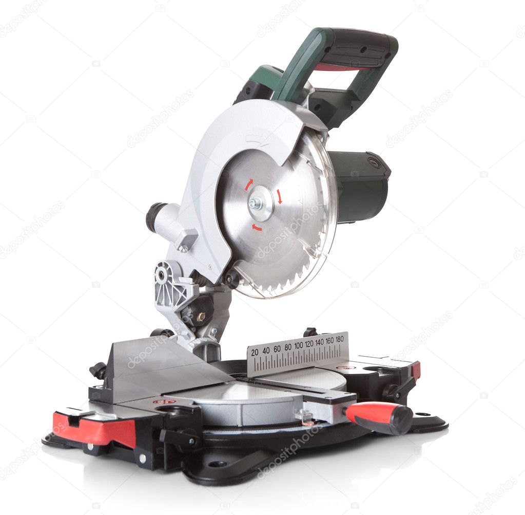 Electrical saw with circular blade