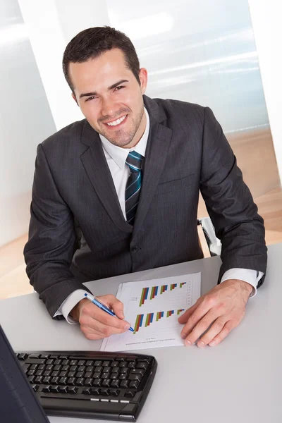 Businessman working at the office — Stock Photo, Image