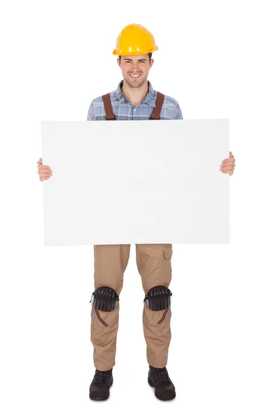 Arbeiter mit hartem Hut und leerem Banner — Stockfoto