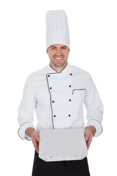 Retrato de chef feliz segurando caixa de pizza — Fotografia de Stock