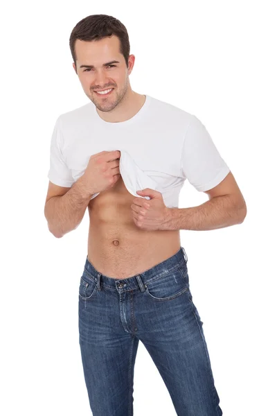 Homem musculoso mostrando seus seis-packs — Fotografia de Stock