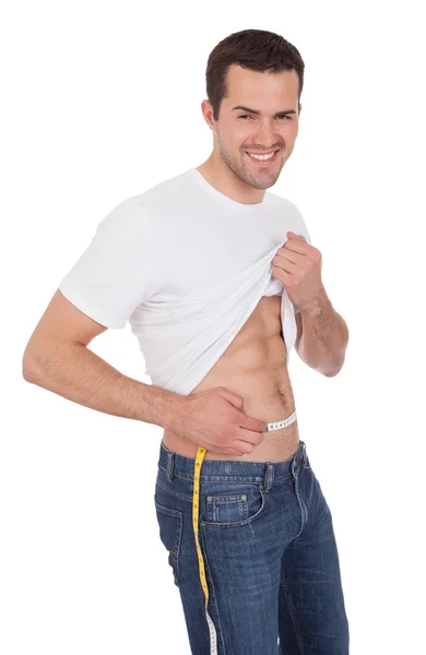 肌肉男子测量腰围 — 图库照片