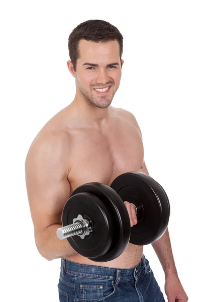 Ung man utöva hans biceps — Stockfoto