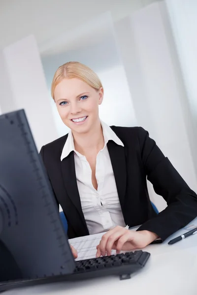 Successful young businesswoman working — Stock Photo, Image