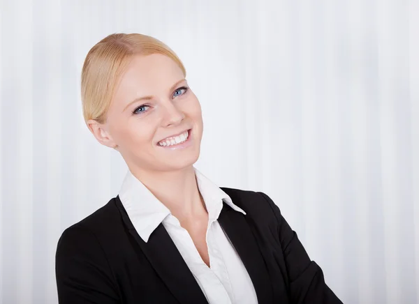 Portrait of beautiful young businesswoman — Stock Photo, Image