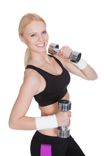 Mujer fitness haciendo entrenamiento con pesas —  Fotos de Stock