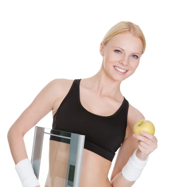 Γυναίκα γυμναστήριο με βάρη και μήλο — Φωτογραφία Αρχείου