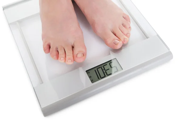 Gros plan de la femme en forme debout sur les poids — Photo