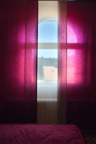 Perto da janela — Fotografia de Stock