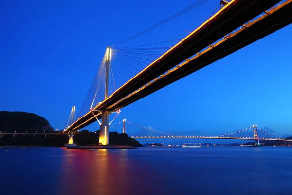 汀九桥及青马大桥在晚上，在香港 — 图库照片
