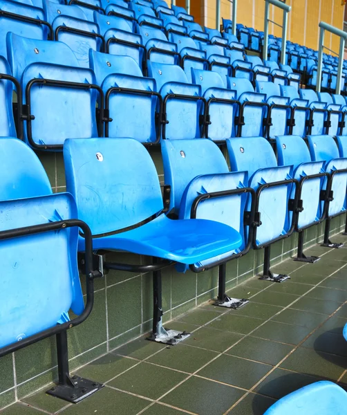 Sedili in plastica allo stadio — Foto Stock