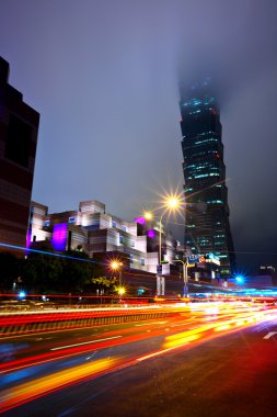 Taipei şehir trafiği gece