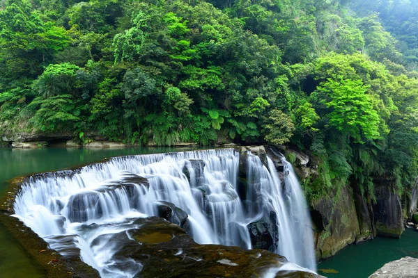 Водопад в Тайване — стоковое фото