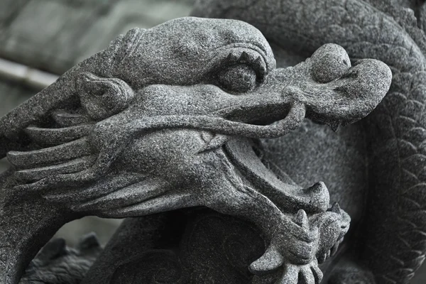 Statue de dragon chinois dans le temple — Photo