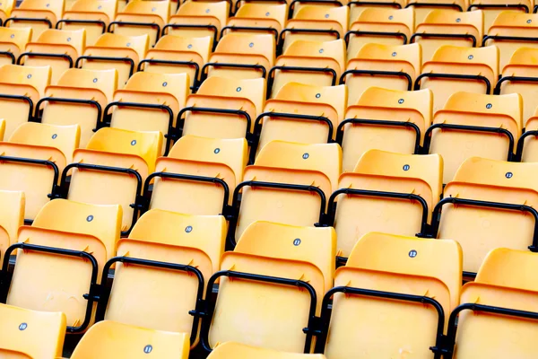 Assentos de plástico no estádio — Fotografia de Stock