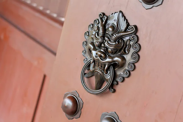Lion door lock — Stock Photo, Image