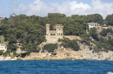 İspanya. Bir Lloret de mar. bir kale görünümü