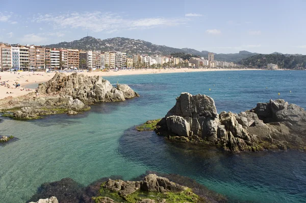 Spanje, lloret de mar. uitzicht op een strand. — Stockfoto