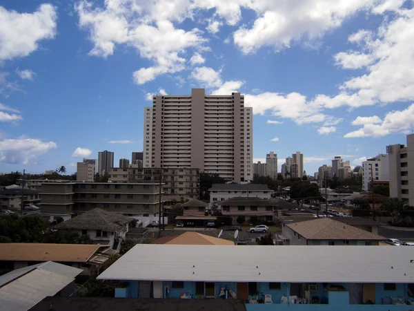 Paysage de la ville de Kapahulu avec Waikiki Hôtels en arrière-plan — Photo