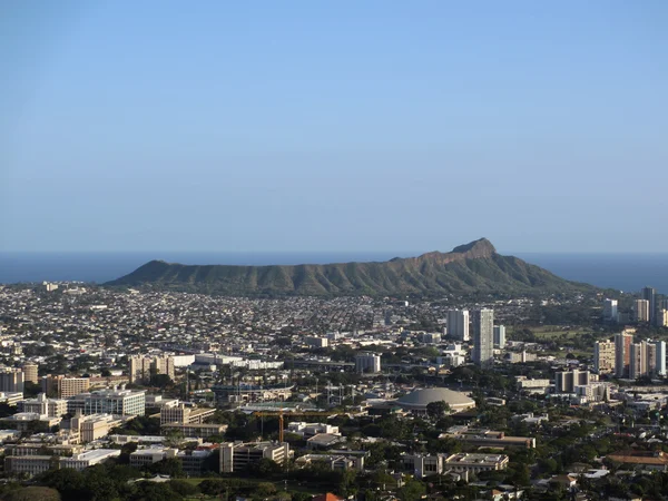 Diamondhead y la ciudad de Honolulu de Oahu en un día claro — Foto de Stock