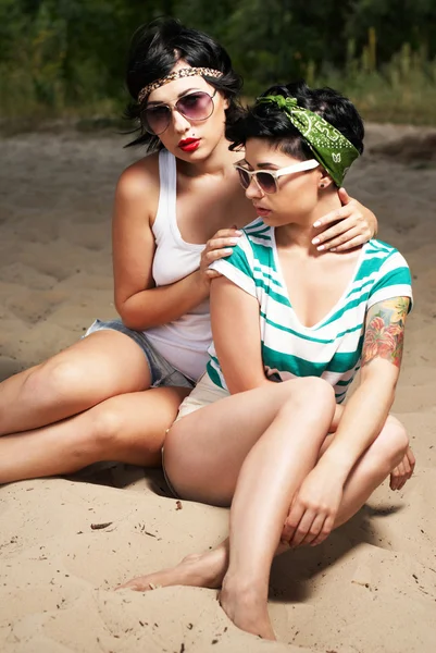 stock image Two adorable women with tattoos wearing sunglasses