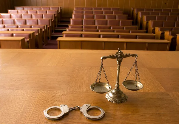 Decorative Scales of Justice and handcuffs — Stock Photo, Image