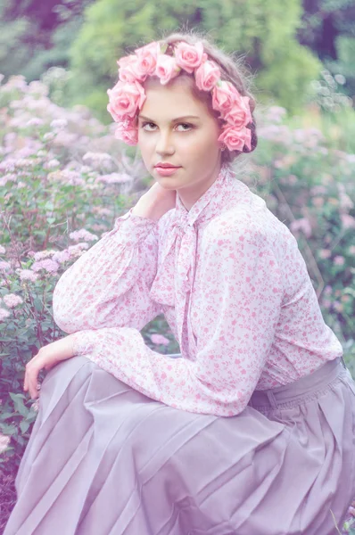 Portrait of an attractive young woman — Stock Photo, Image