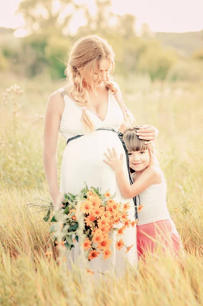 stock image Beautiful pregnant woman relaxing in the park