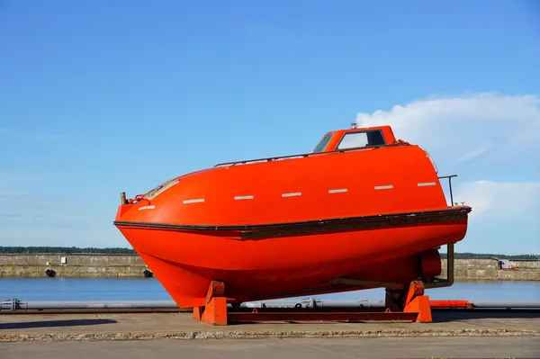 Спасательная лодка — стоковое фото