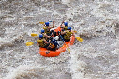 Whitewater Rafting Macerası