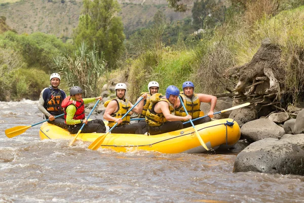 Ecuador Rafting en el río Whitewater — Foto de Stock
