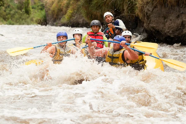 Ecuador Rafting en el río Whitewater — Foto de Stock