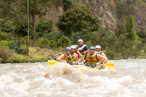 Эквадор Whitewater River Rafting — стоковое фото