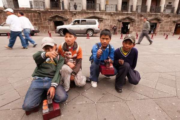 Shining Shoes In Quito — Φωτογραφία Αρχείου