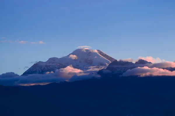 Вулкан Чимборасо на закате — стоковое фото