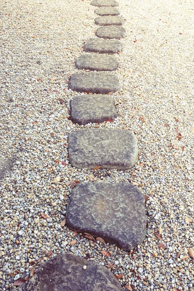 Каменный путь вертикальный — стоковое фото