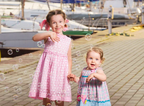 Girls on seafront — Stock Photo, Image